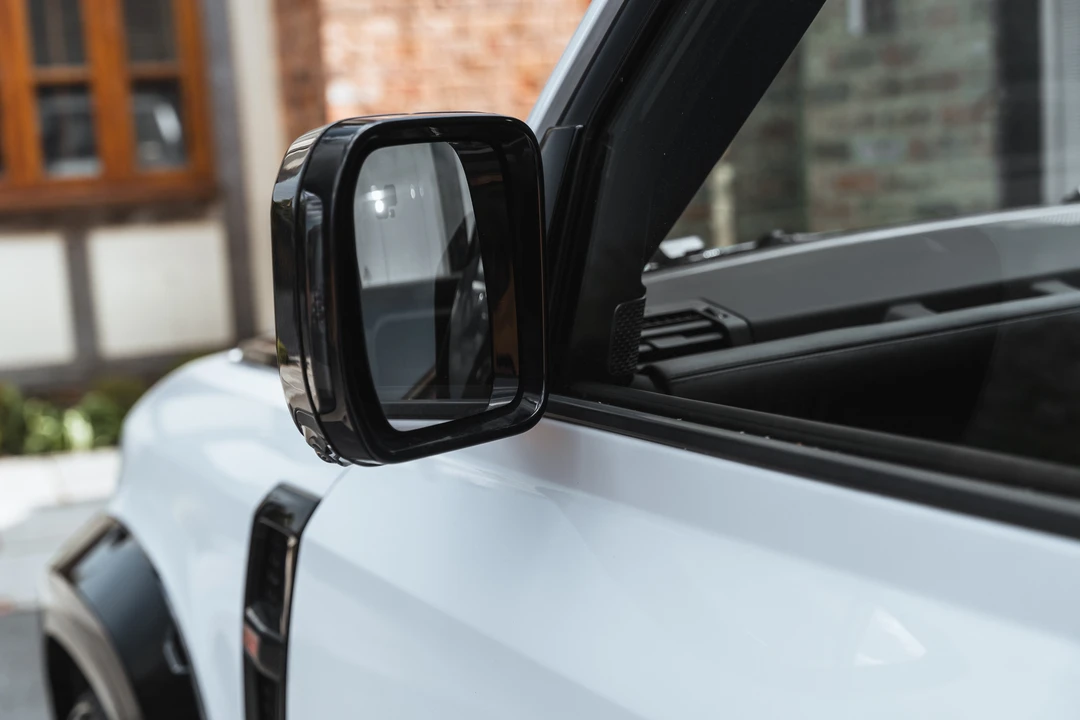 2023 Land Rover Defender 110 - Image 30 of 31