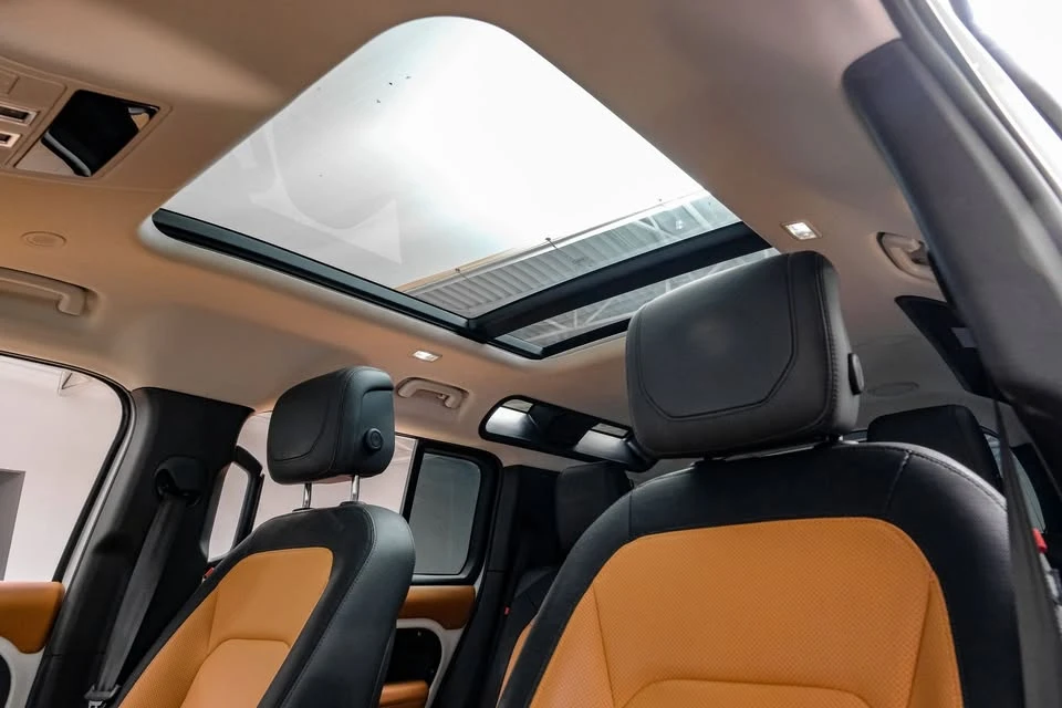 2023 Land Rover Defender L663 - Image 2 of 20