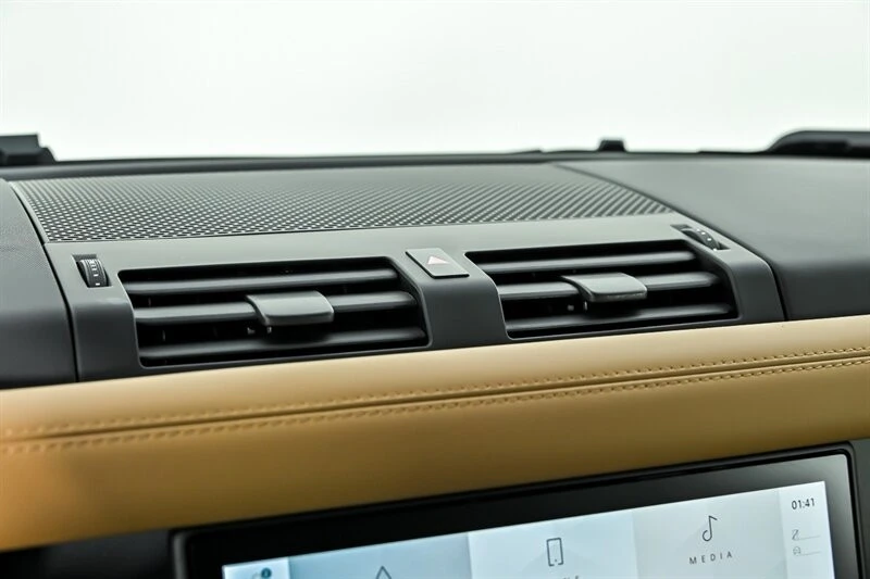 2023 Land Rover Defender L663 - Image 28 of 31