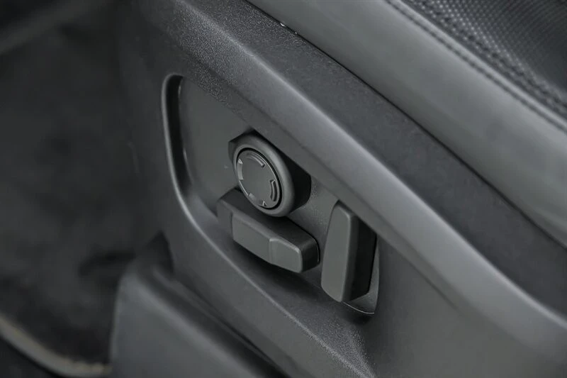 2023 Land Rover Defender L663 - Image 24 of 31