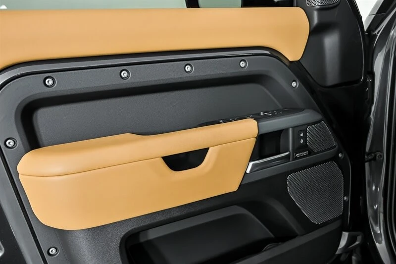 2023 Land Rover Defender L663 - Image 14 of 31