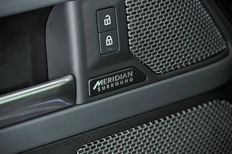 2023 Land Rover Defender L663 - Image 15 of 31