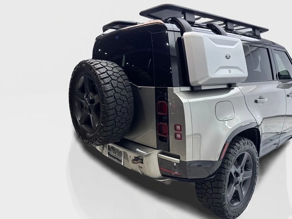2023 Land Rover Defender L663 - Image 18 of 21