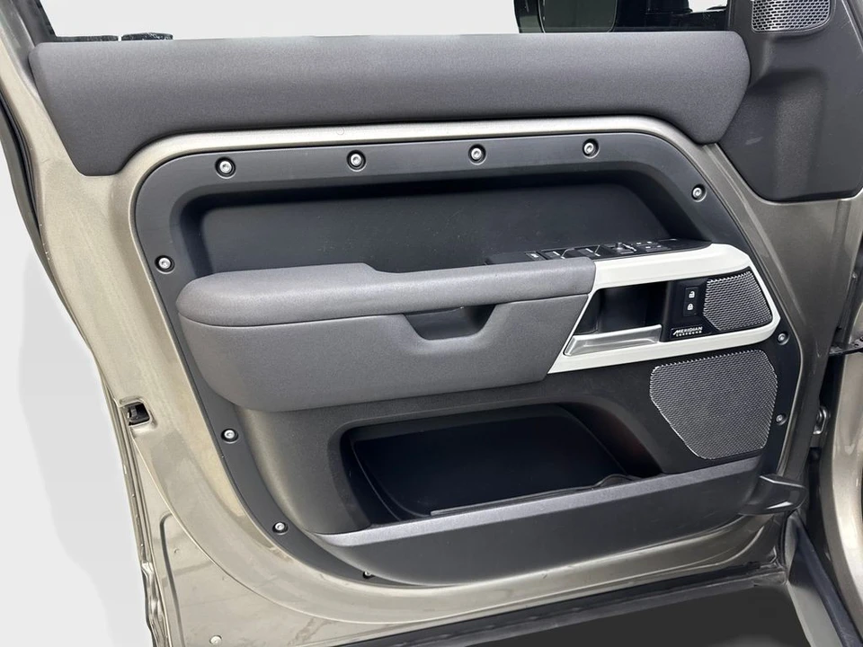 2023 Land Rover Defender L663 - Image 30 of 31
