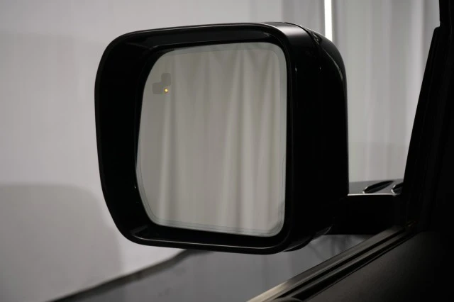 2023 Land Rover Defender L663 - Image 28 of 31