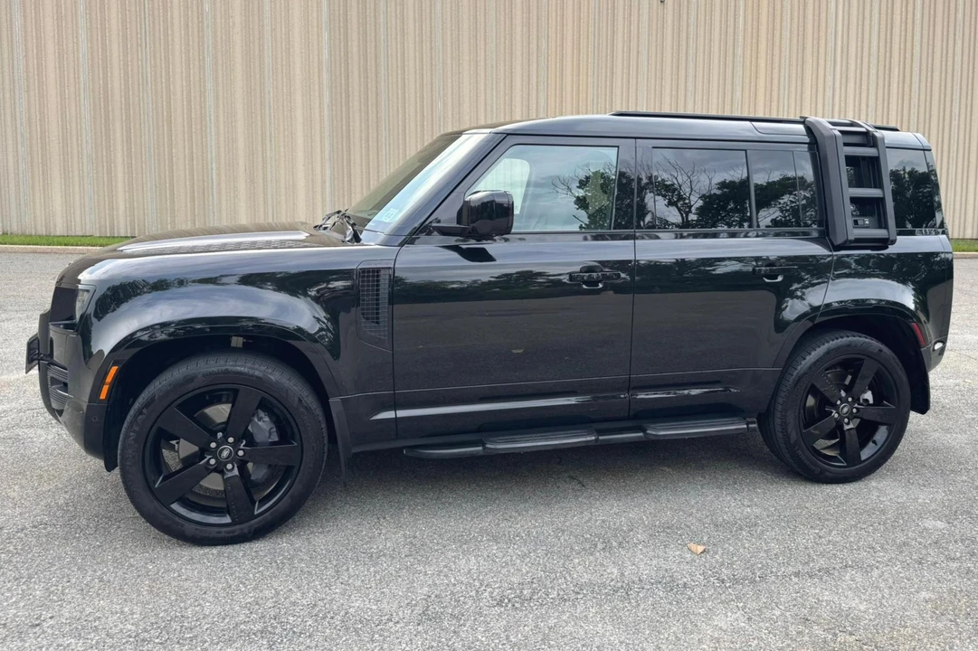 2023 Land Rover Defender L663 - Image 3 of 31