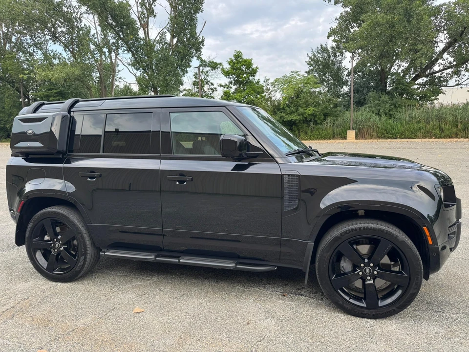 2023 Land Rover Defender L663 - Image 18 of 31