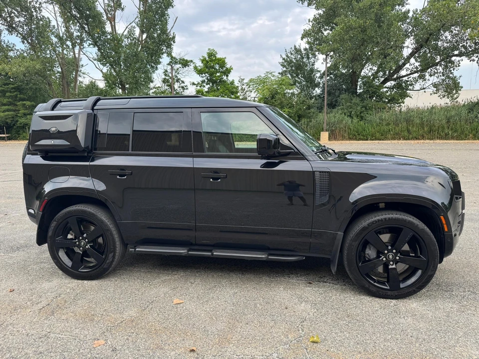 2023 Land Rover Defender L663 - Image 17 of 31