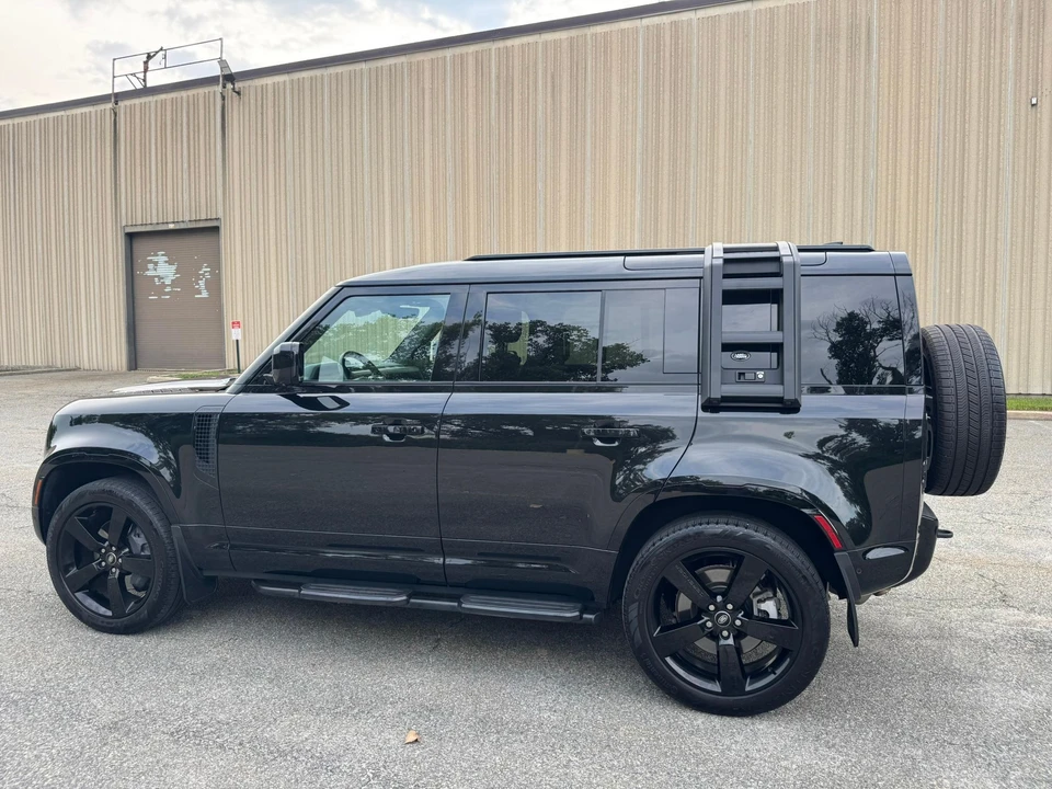 2023 Land Rover Defender L663 - Image 10 of 31