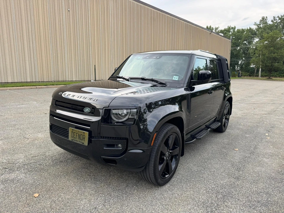 2023 Land Rover Defender L663 - Image 8 of 31