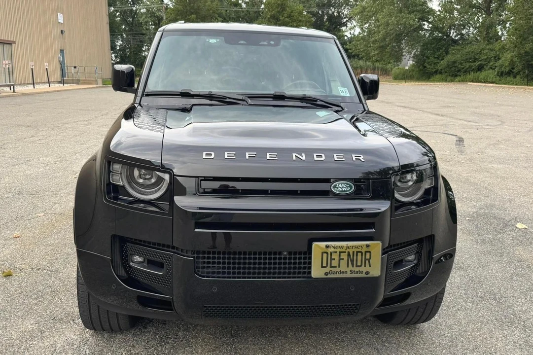 2023 Land Rover Defender L663 - Image 2 of 31