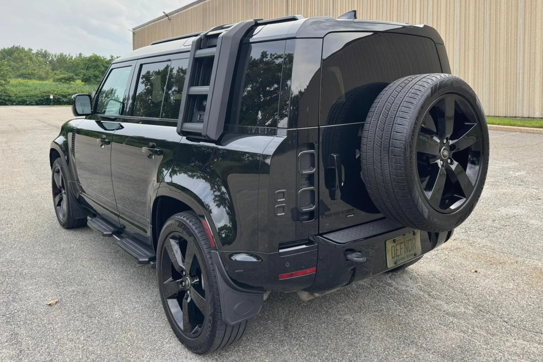 2023 Land Rover Defender L663 - Image 4 of 31