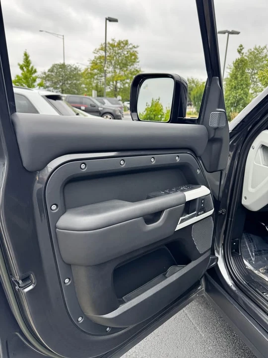 2023 Land Rover Defender L663 - Image 9 of 17