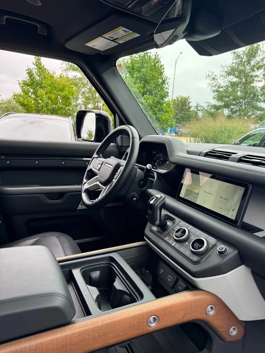 2023 Land Rover Defender L663 - Image 16 of 17