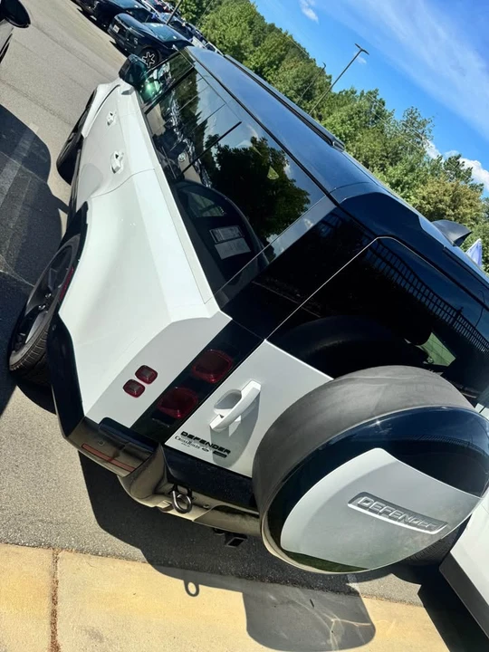 2023 Land Rover Defender L663 - Image 5 of 8