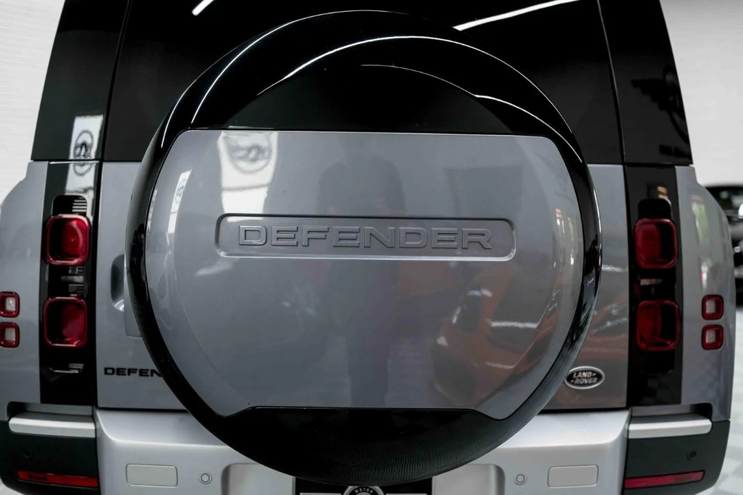 2023 Land Rover Defender L663 - Image 28 of 31
