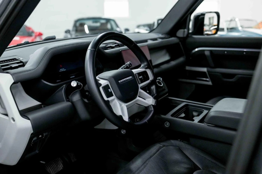 2023 Land Rover Defender L663 - Image 2 of 31