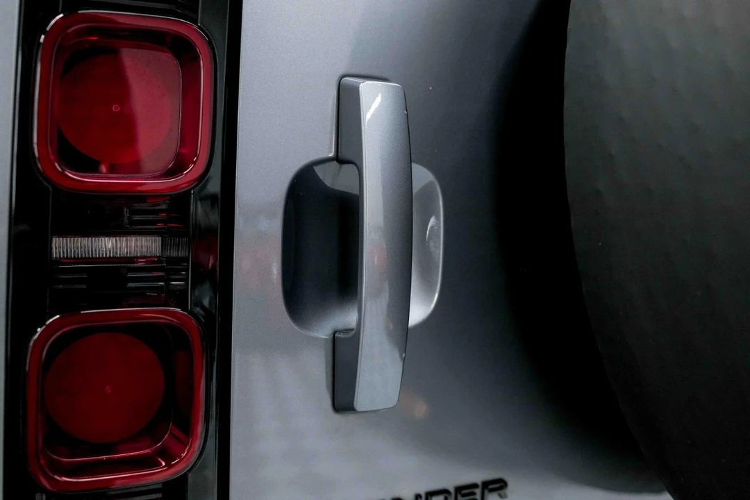 2023 Land Rover Defender L663 - Image 30 of 31