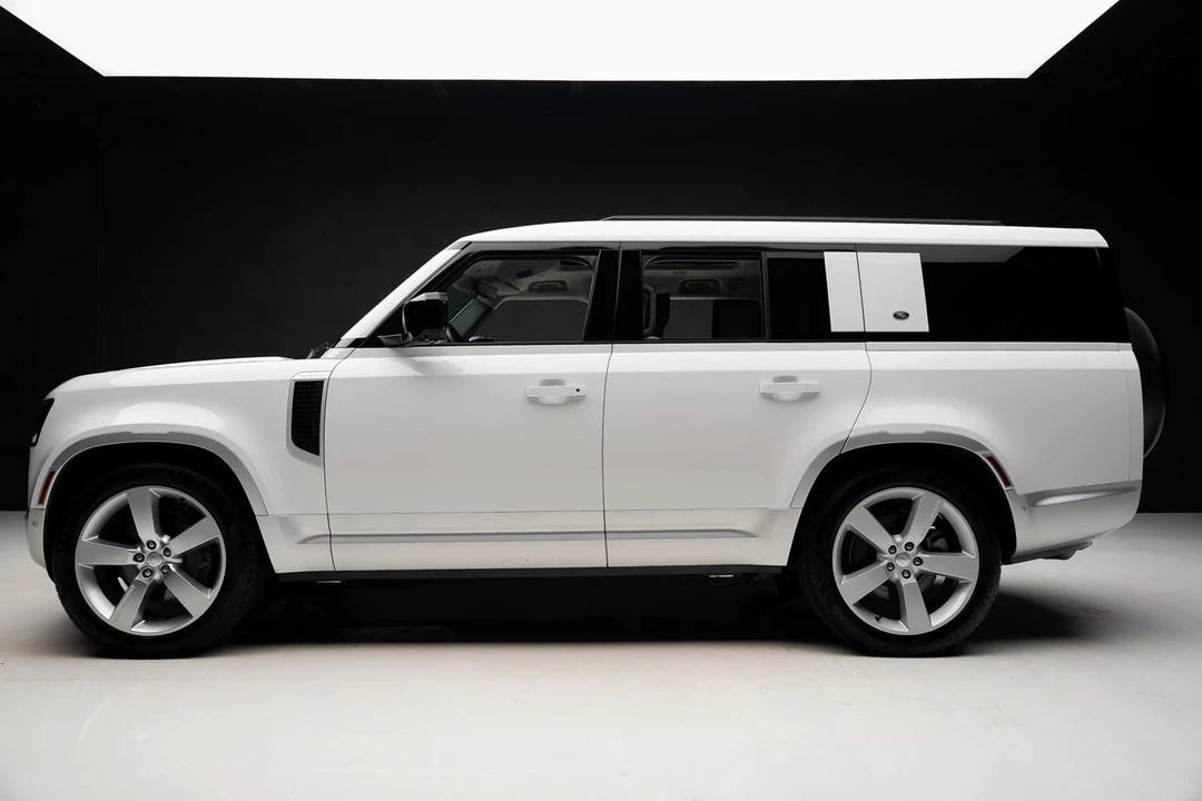 2023 Land Rover Defender L663 - Image 17 of 21