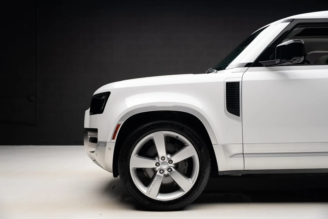 2023 Land Rover Defender L663 - Image 18 of 21