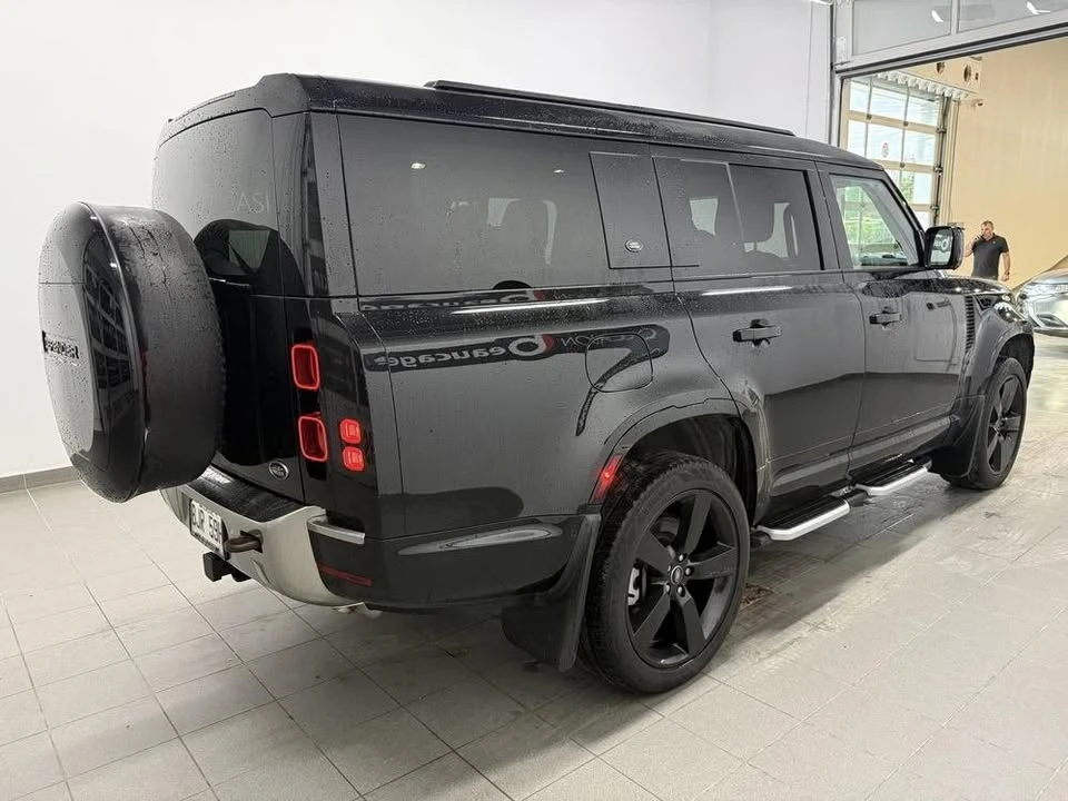 2023 Land Rover Defender L663 - Image 4 of 10