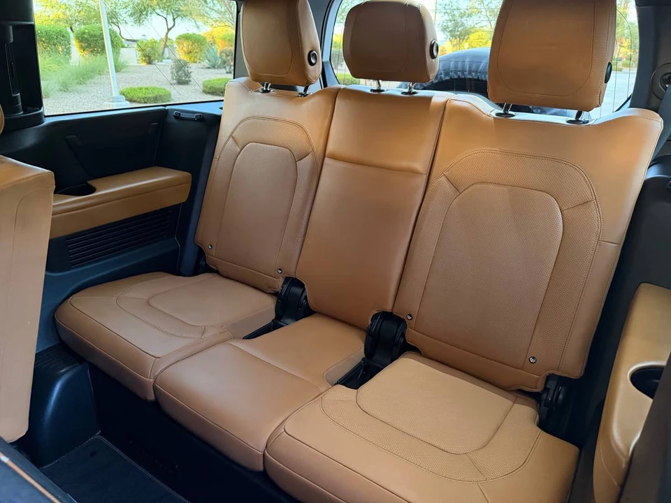 2023 Land Rover Defender 130 - Image 15 of 20