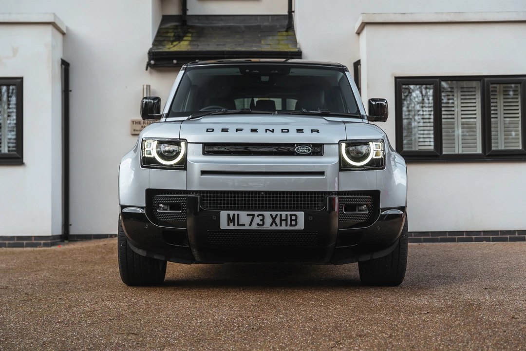 2020 Land Rover Defender 130 - Image 2 of 31