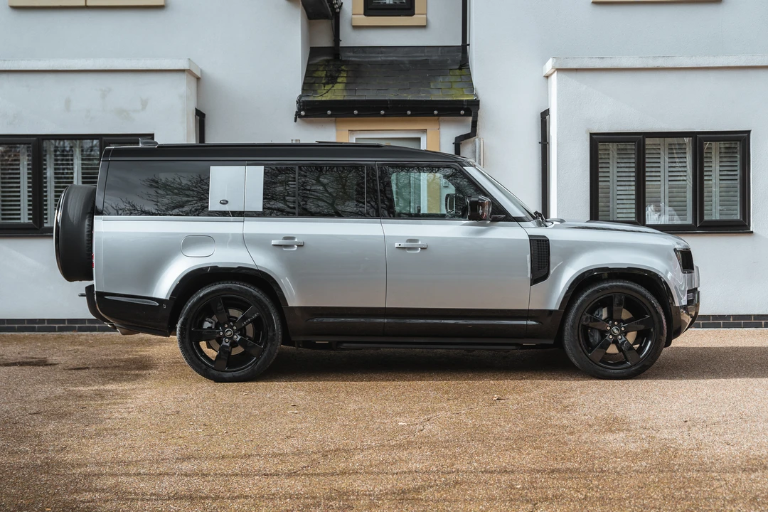 2020 Land Rover Defender 130 - Image 4 of 31