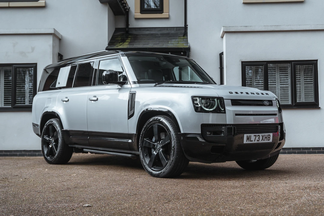 2020 Land Rover Defender 130 - Image 3 of 31
