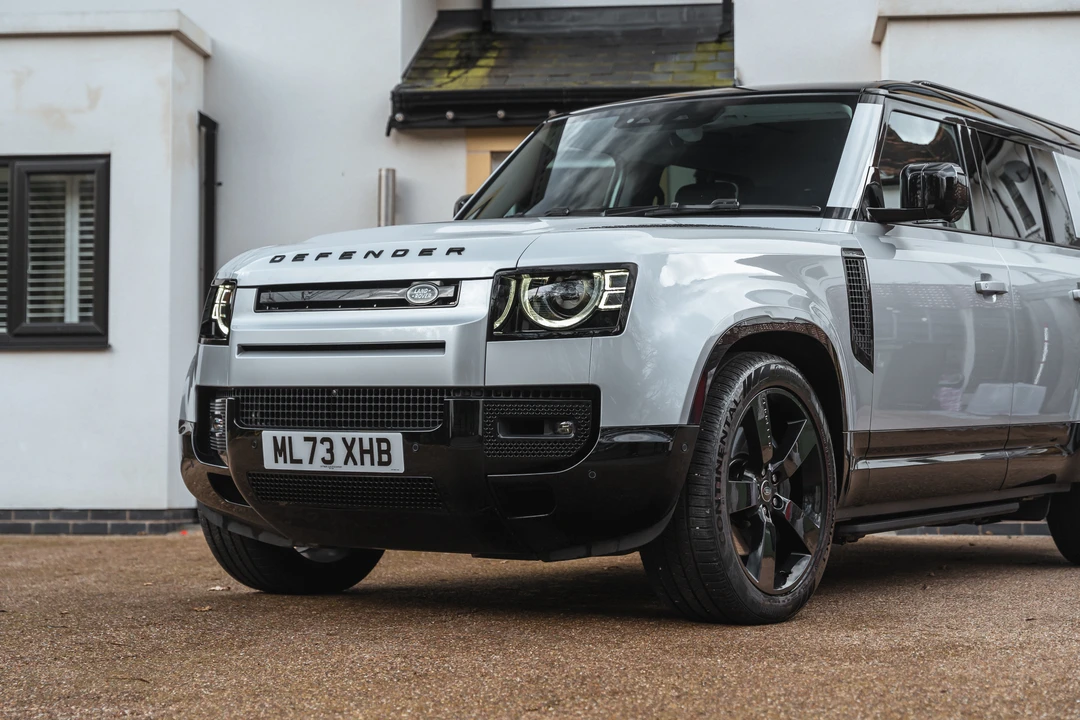 2020 Land Rover Defender 130 - Image 17 of 31