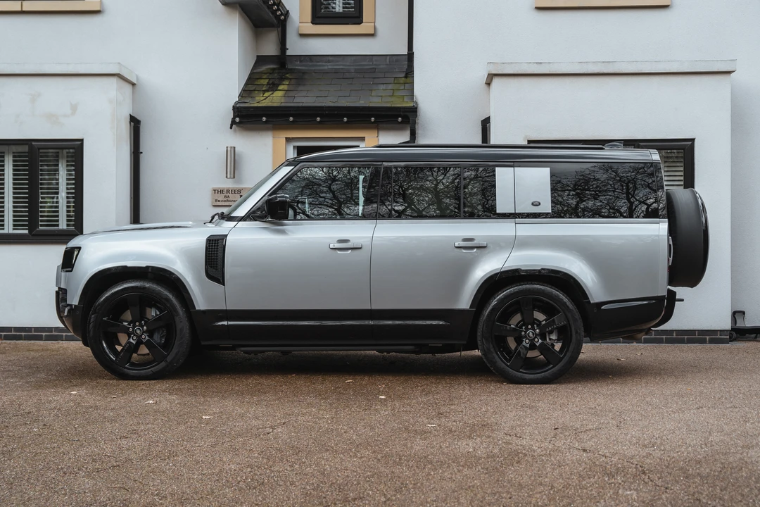 2020 Land Rover Defender 130 - Image 8 of 31