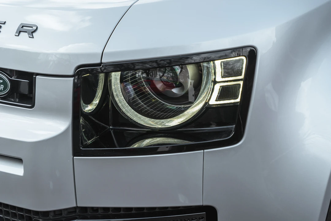 2020 Land Rover Defender 130 - Image 15 of 31