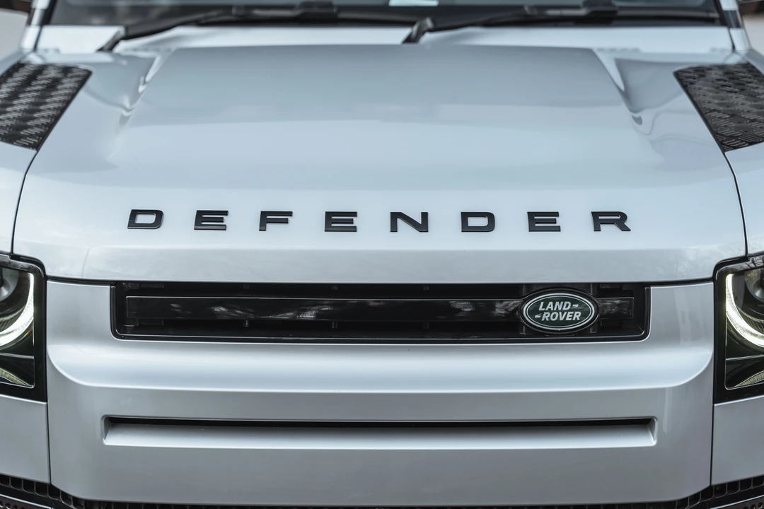 2020 Land Rover Defender 130 - Image 19 of 31
