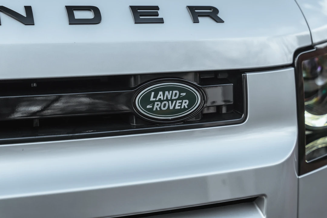2020 Land Rover Defender 130 - Image 20 of 31