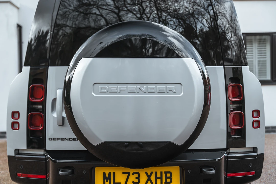 2020 Land Rover Defender 130 - Image 23 of 31