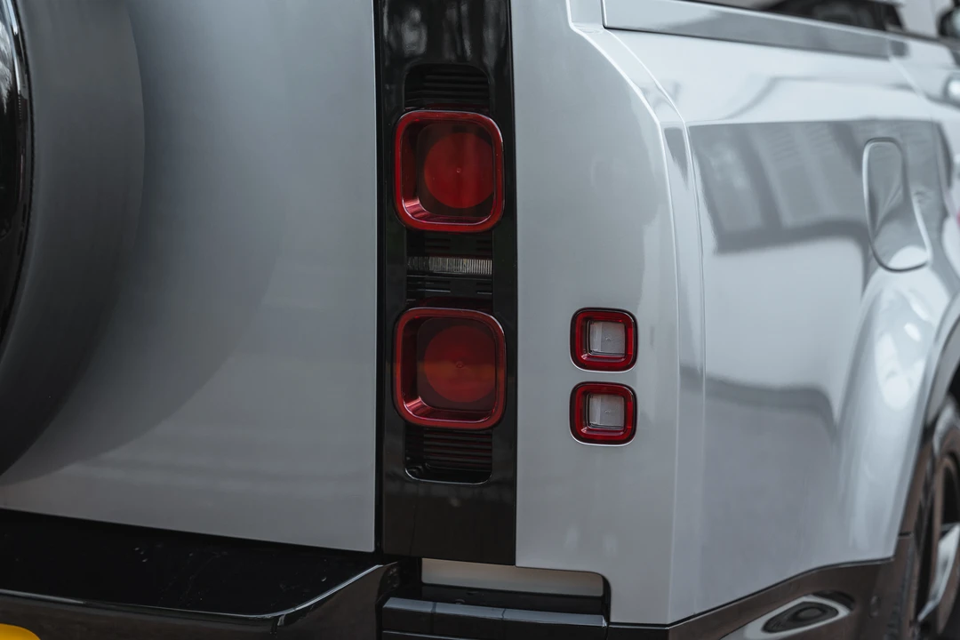 2020 Land Rover Defender 130 - Image 25 of 31
