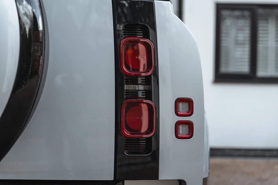 2020 Land Rover Defender 130 - Image 26 of 31