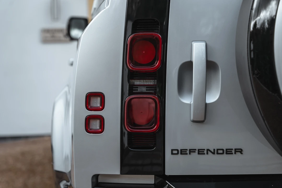 2020 Land Rover Defender 130 - Image 27 of 31