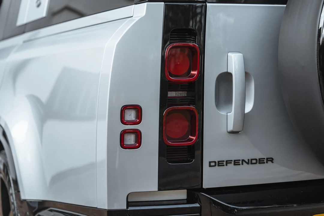 2020 Land Rover Defender 130 - Image 28 of 31