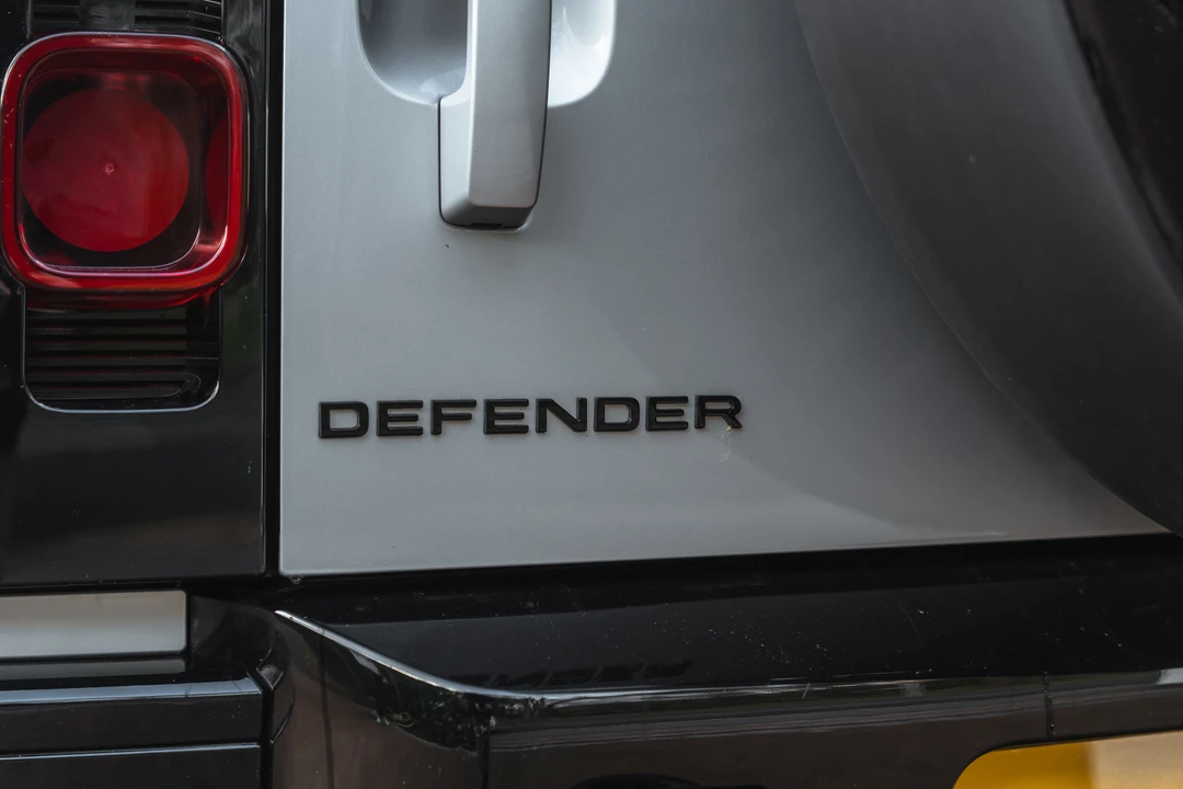 2020 Land Rover Defender 130 - Image 29 of 31