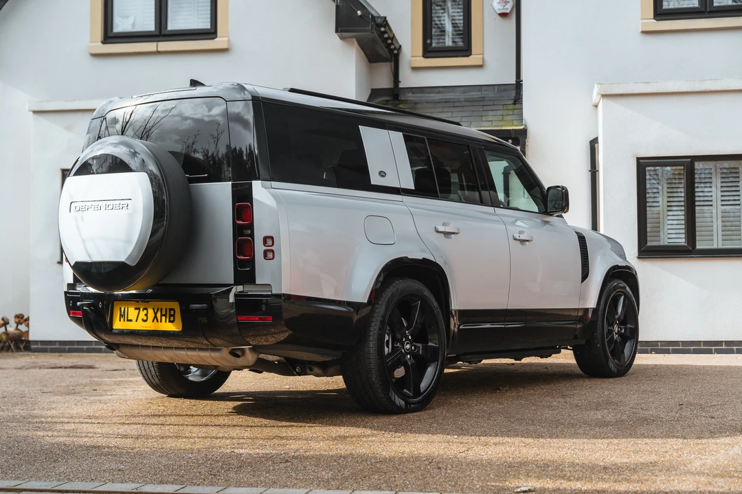 2020 Land Rover Defender 130 - Image 5 of 31