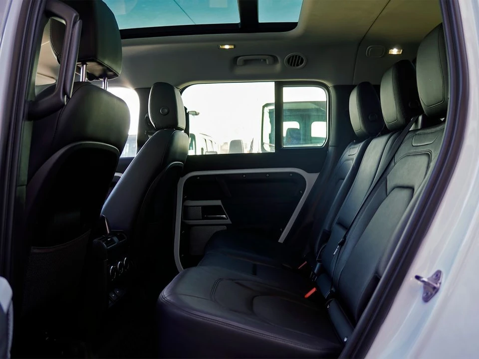 2023 Land Rover Defender L663 - Image 27 of 30