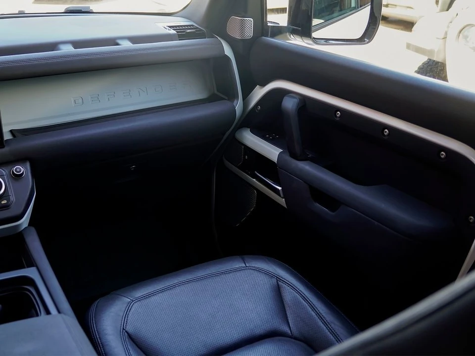 2023 Land Rover Defender L663 - Image 25 of 30