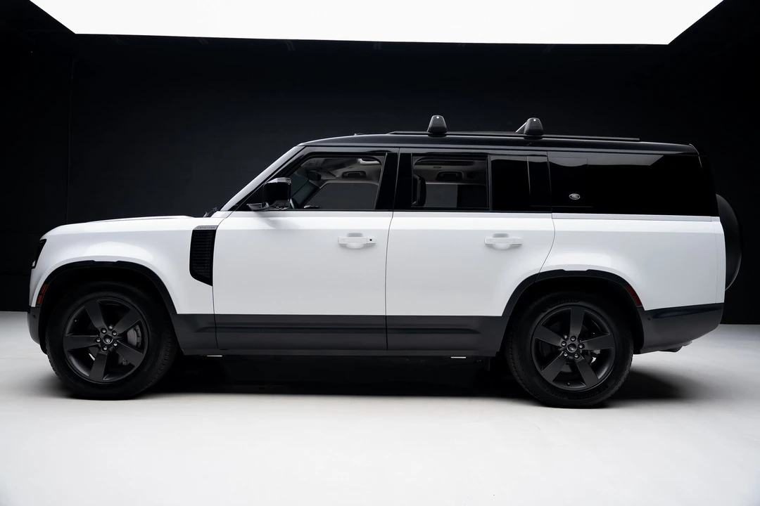 2023 Land Rover Defender L663 - Image 18 of 21