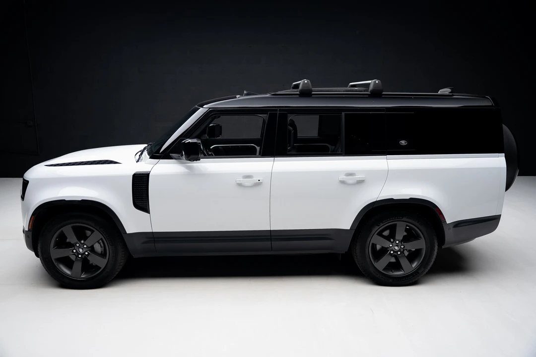 2023 Land Rover Defender L663 - Image 17 of 21
