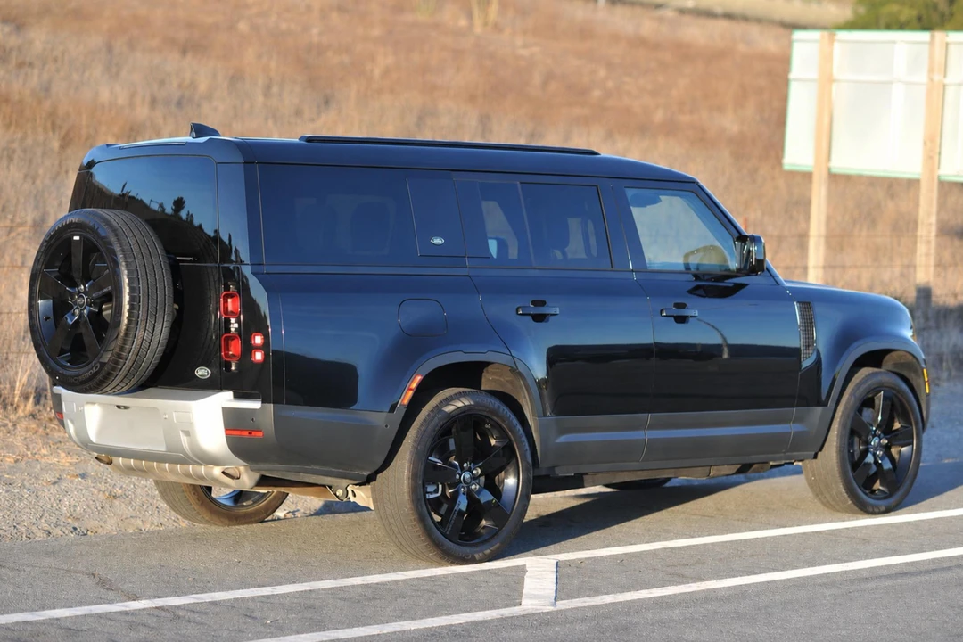 2023 Land Rover Defender L663 - Image 4 of 31