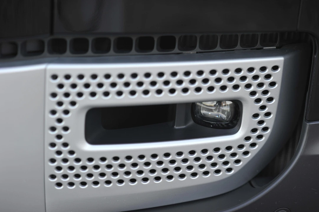 2023 Land Rover Defender L663 - Image 28 of 31