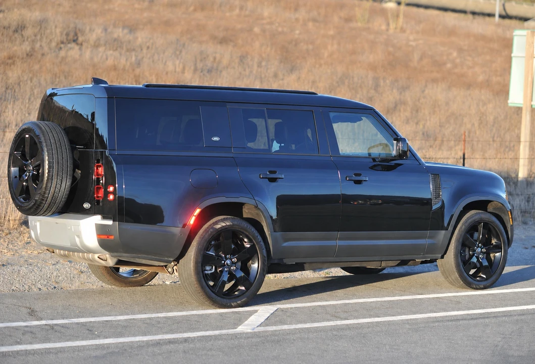 2023 Land Rover Defender L663 - Image 12 of 31