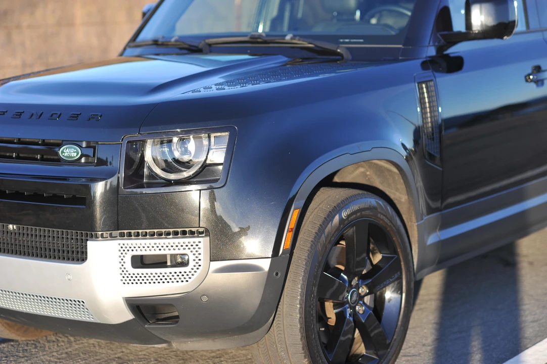 2023 Land Rover Defender L663 - Image 29 of 31