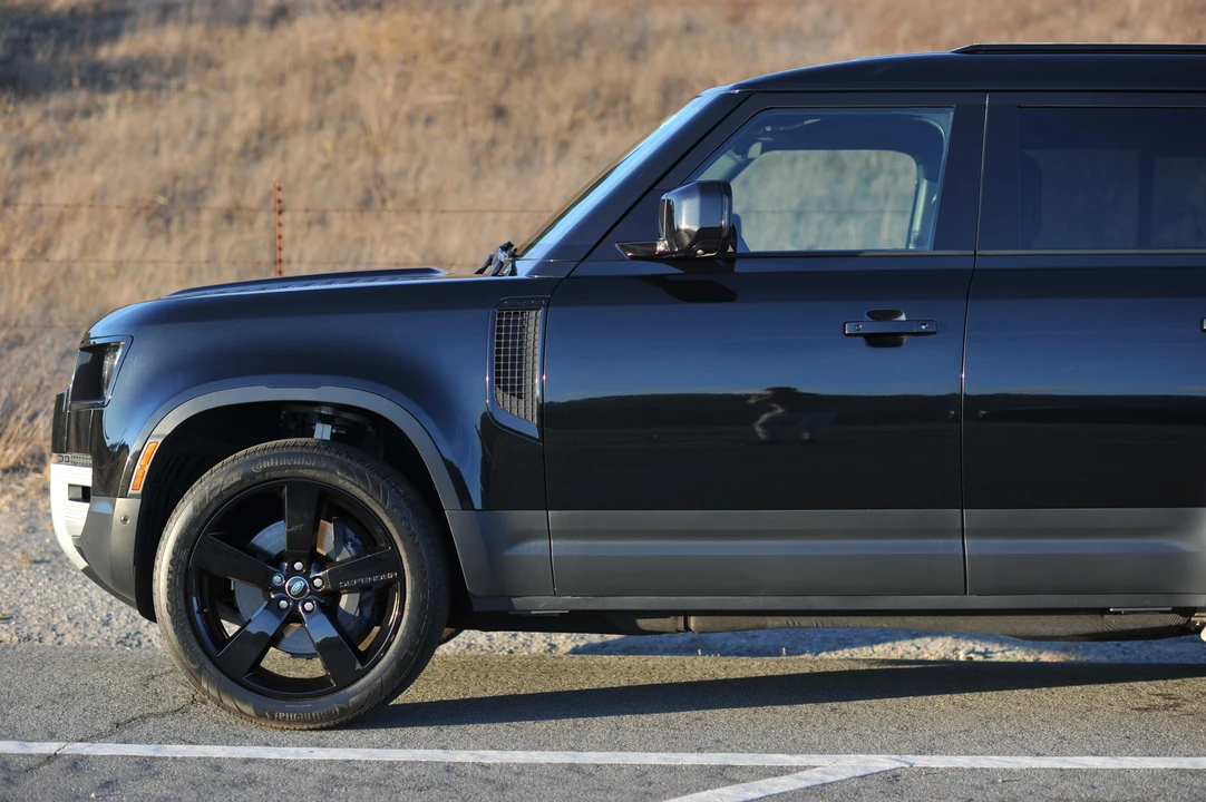 2023 Land Rover Defender L663 - Image 30 of 31